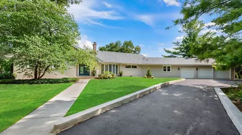 5006 W Lake Shore Dr, Wonder Lake, IL 60097
