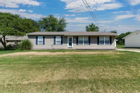 606 Madison St, Mackinaw, IL 61755