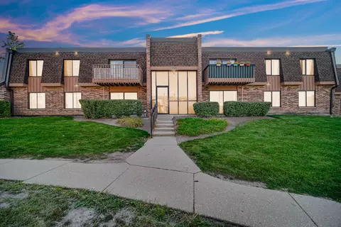 727 Killarney Ct #1B, Schaumburg, IL 60193