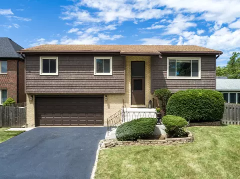 562 N Van Auken St, Elmhurst, IL 60126