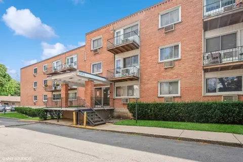 8541 Lotus Ave #908, Skokie, IL 60077