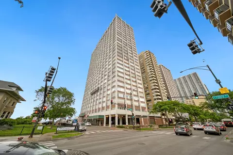 6171 N Sheridan Rd #404, Chicago, IL 60660