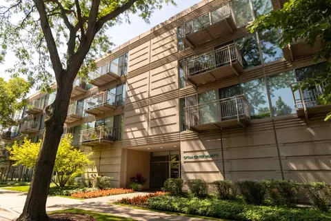 705 11th St #214, Wilmette, IL 60091