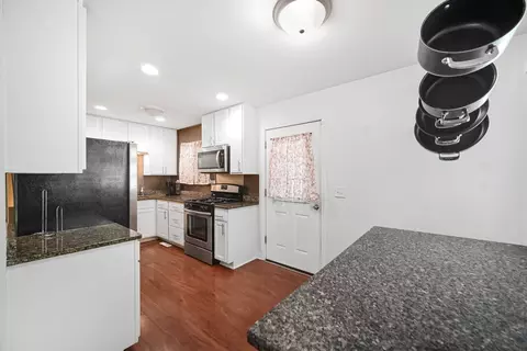 Kitchen - 59 Circle Dr E, Montgomery, IL 60538 photo 5 of 5