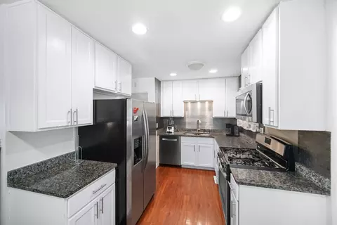 Kitchen - 59 Circle Dr E, Montgomery, IL 60538 photo 3 of 5