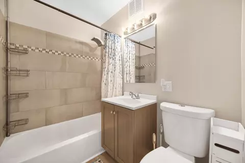 Bath - 59 Circle Dr E, Montgomery, IL 60538 photo 1 of 1