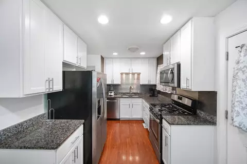 Kitchen - 59 Circle Dr E, Montgomery, IL 60538 photo 2 of 5