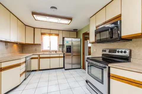 1413 N River Rd, Mchenry, IL 60051 photo 4
