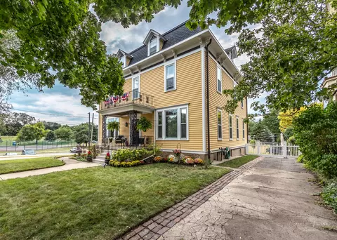 Exterior - 24 Rugby Pl, Elgin, IL 60120 photo 2 of 6