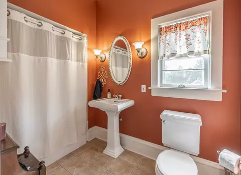 Bath - 24 Rugby Pl, Elgin, IL 60120 photo 2 of 3