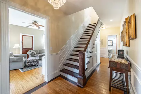 Entry Way - 24 Rugby Pl, Elgin, IL 60120 photo 6 of 10