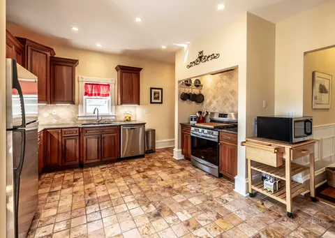 Kitchen - 24 Rugby Pl, Elgin, IL 60120 photo 1 of 3