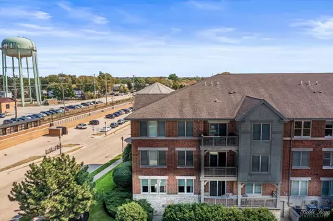 267 E Railroad Ave #104, Bartlett, IL 60103