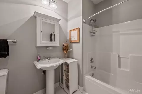 267 E Railroad Ave #104, Bartlett, IL 60103 photo 31