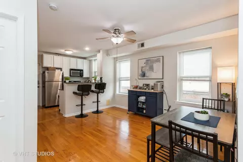 Dining - 806 Dobson St #3, Evanston, IL 60202 photo 1 of 2