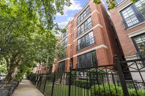 855 W Buckingham Pl #1W, Chicago, IL 60657