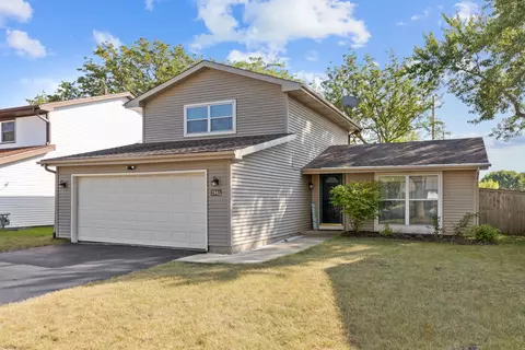 1961 Crescent Ln, Hoffman Estates, IL 60169