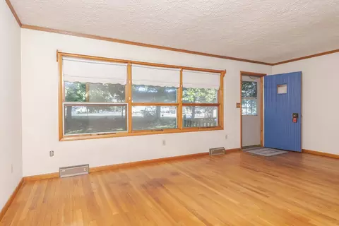 214 E Van Alstyne St, Cullom, IL 60929 photo 6