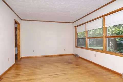 214 E Van Alstyne St, Cullom, IL 60929 photo 4