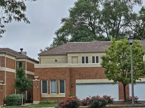 141 Finstad Dr, Libertyville, IL 60048