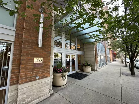933 W Van Buren St #518, Chicago, IL 60607