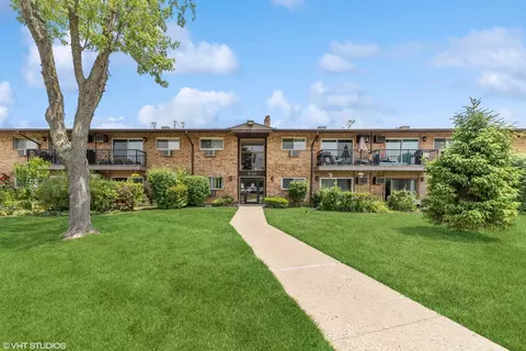 836 E Old Willow Rd #114, Prospect Heights, IL 60070