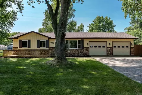 1609 Minns Dr, Machesney Park, IL 61115
