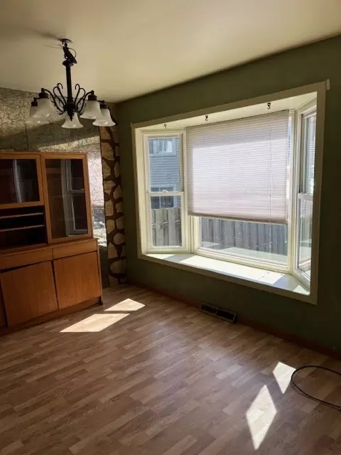 Living - 511 Thomas Rd, Bolingbrook, IL 60440 photo 3 of 4