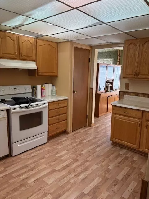 Kitchen - 511 Thomas Rd, Bolingbrook, IL 60440 photo 2 of 3