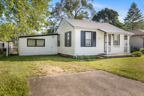 727 Wood Ave, Machesney Park, IL 61115
