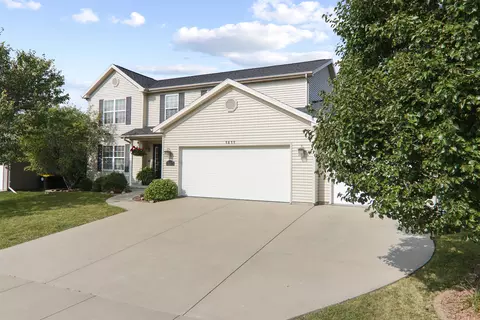 1511 Estate Dr, Normal, IL 61761 photo 2