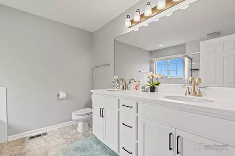 1953 Prospect Dr, Hoffman Estates, IL 60192 photo 18