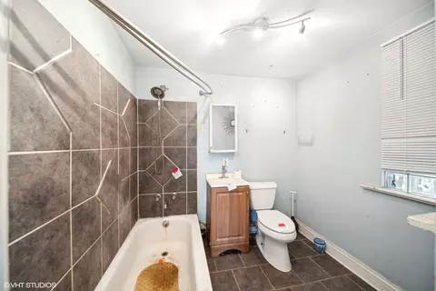 Bath - 723 E 91st Pl, Chicago, IL 60619 photo 1 of 3