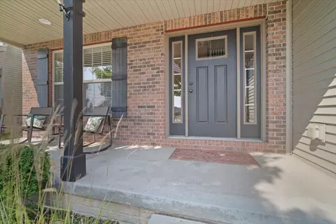 1517 Kell Ave, Bloomington, IL 61705 photo 2