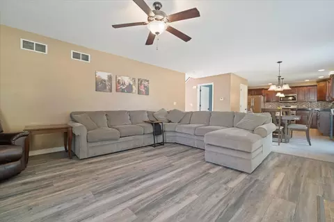 1517 Kell Ave, Bloomington, IL 61705 photo 5