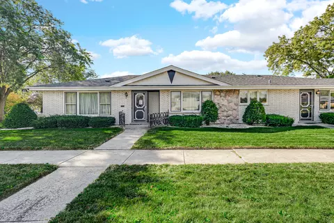 8800 S 49th Ct, Oak Lawn, IL 60453