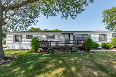 696 Birch Ave, Park City, IL 60085