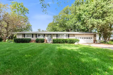 2 S810 Bliss Rd, Batavia, IL 60510