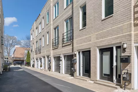 1145 W Newport Ave #R, Chicago, IL 60657