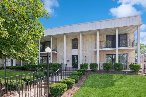 9805 S Keeler Ave #A, Oak Lawn, IL 60453