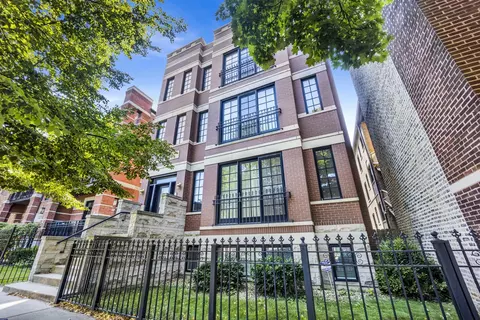 1131 W Grace St #2, Chicago, IL 60613
