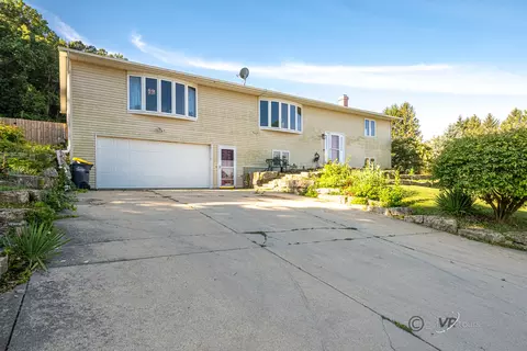 126 E Poplar Dr, Elizabeth, IL 61028