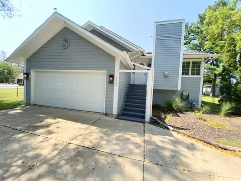 1123 Post Dr, Rockford, IL 61108