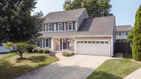 945 Whittington Dr, Geneva, IL 60134