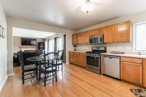 816 Springbrook Ln, Bolingbrook, IL 60490 photo 6