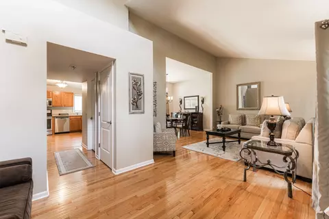816 Springbrook Ln, Bolingbrook, IL 60490 photo 2