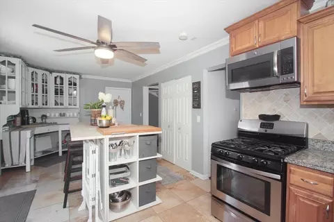 450 Dover Dr, Roselle, IL 60172 photo 9