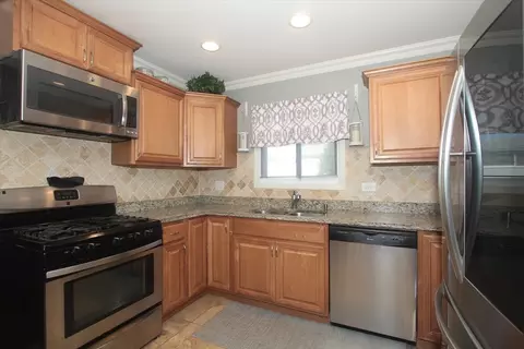 450 Dover Dr, Roselle, IL 60172 photo 6