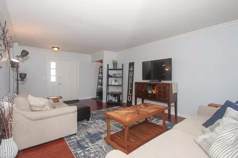 450 Dover Dr, Roselle, IL 60172 photo 5
