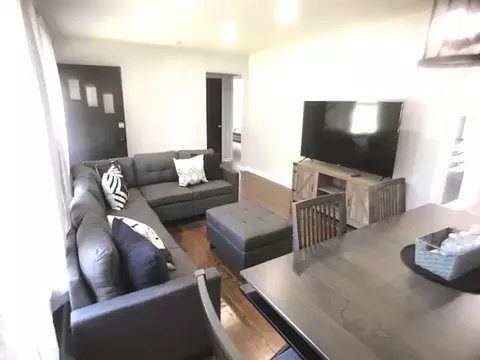 Living - 911 E Babcock Ave, Addison, IL 60101 photo 2 of 3